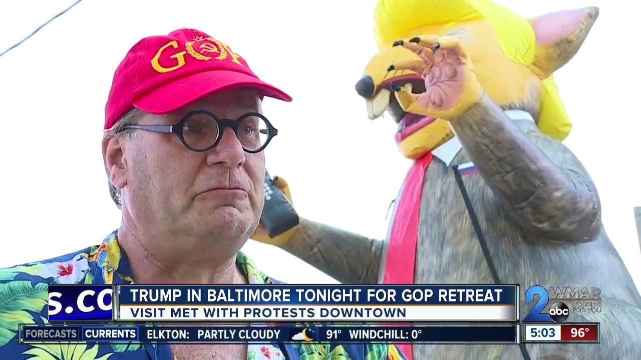 Жителі Балтимора встановили надувну статую Трампа у вигляді щура: фото