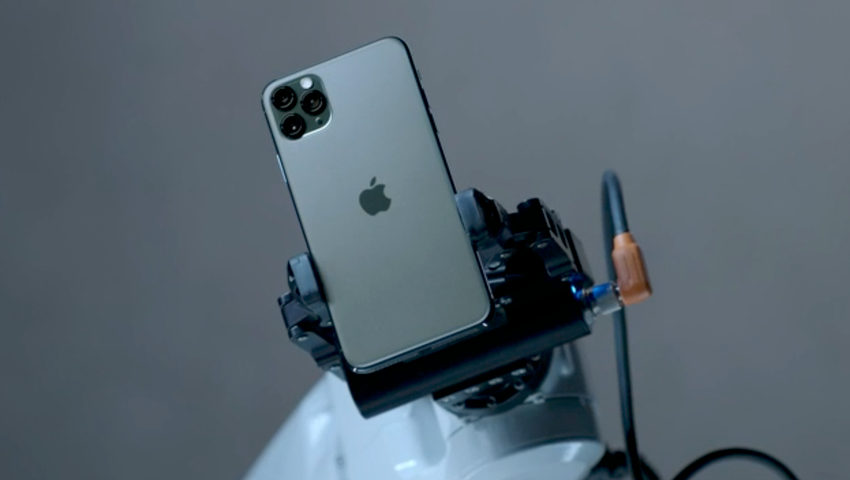 Навіщо жертвувати ниркою: Honor висміяв нові iPhone 11 Pro