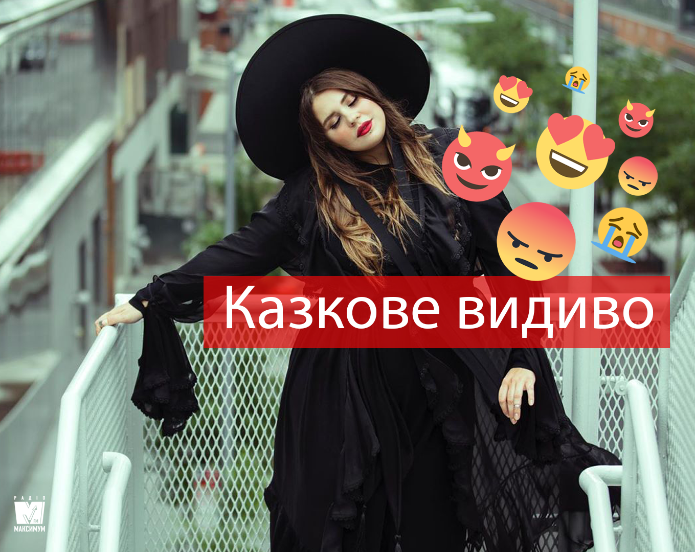 Видно, що не була свята: пишний бюст солістки гурту KAZKA розбурхав мережу (18+)