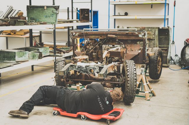 Land Rover повернув на дорогу позашляховик 1948 року - фото 354958