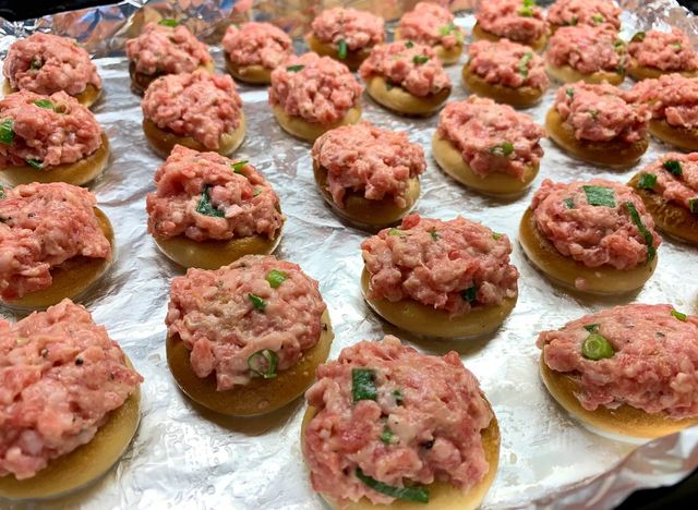 Бублики з фаршем у духовці: цікавий рецепт - фото 355176