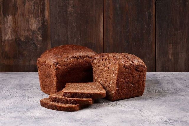 Віддайте перевагу цільнозерновому житньому хлібу - фото 355573