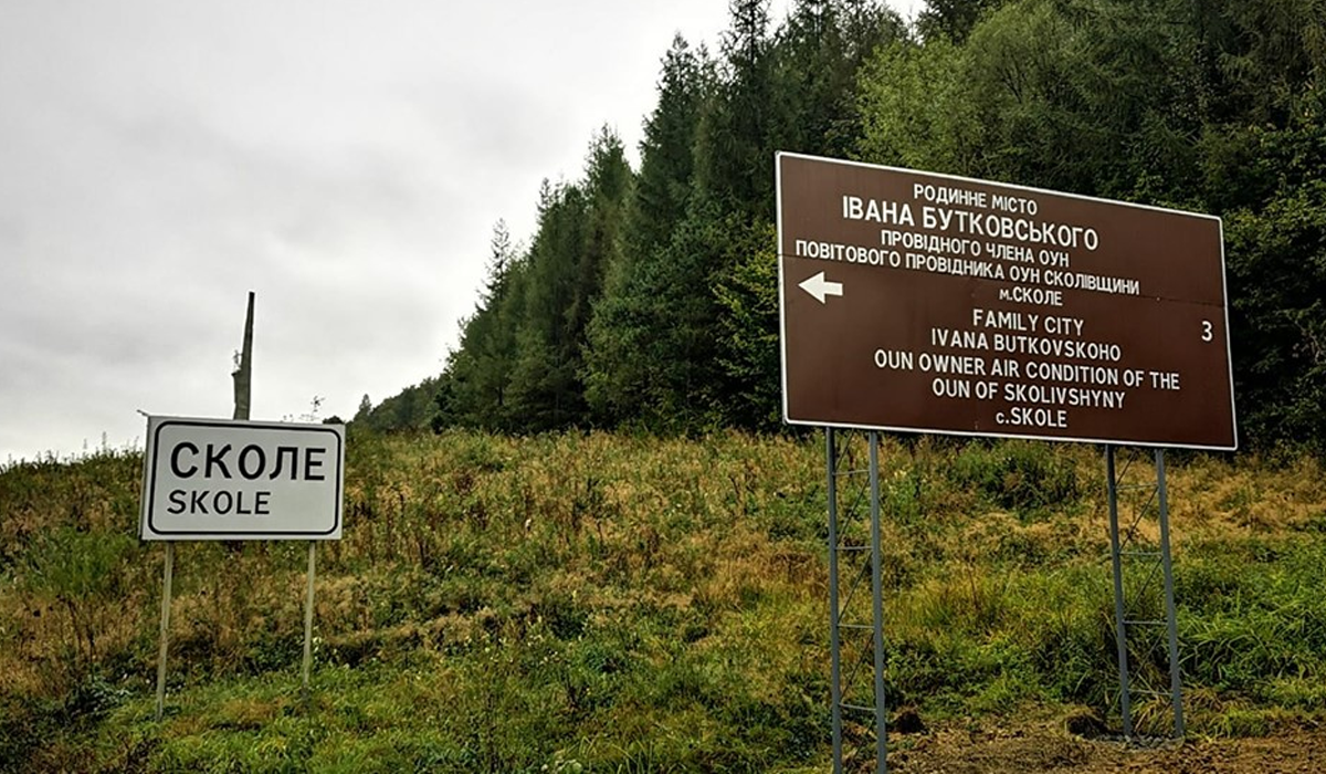 Бої – boys: на Львівщині встановили знаки із дивним перекладом англійською