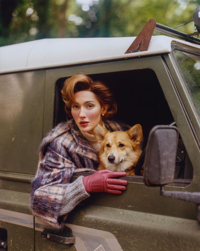 Модель-трансгендер з'являлася на обкладинці глянцю в образі Єлизавети II - фото 355627