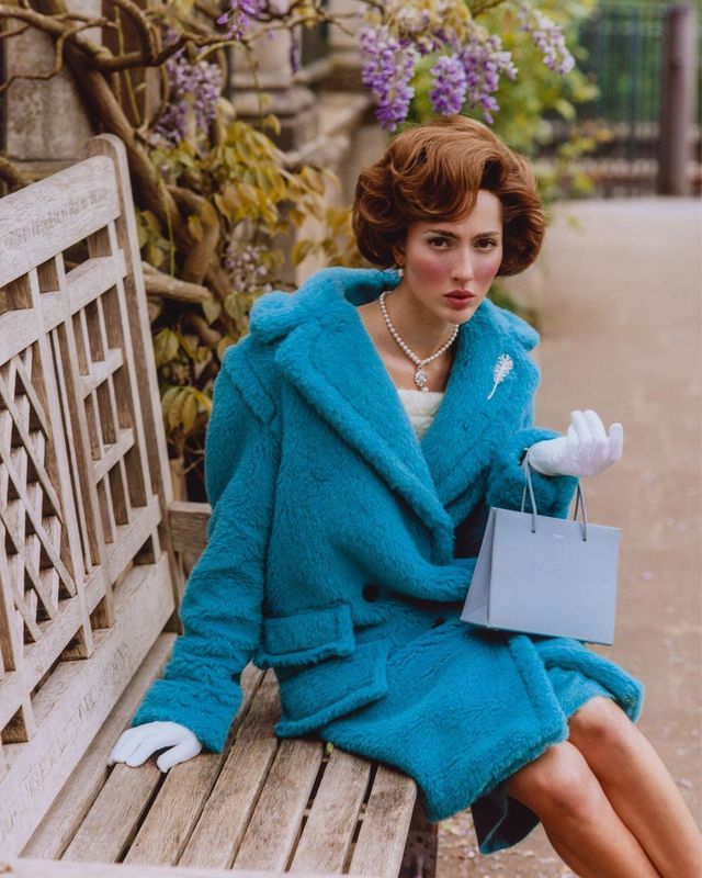 Модель-трансгендер з'являлася на обкладинці глянцю в образі Єлизавети II - фото 355629