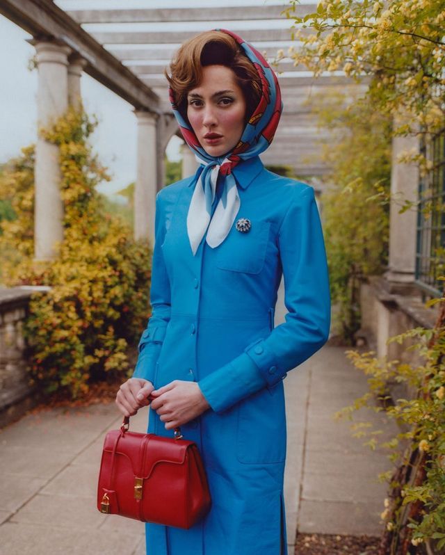 Модель-трансгендер з'являлася на обкладинці глянцю в образі Єлизавети II - фото 355631