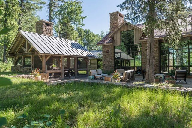 Як виглядає ідеальний дім для відпочинку на краю лісу (фото) - фото 355714