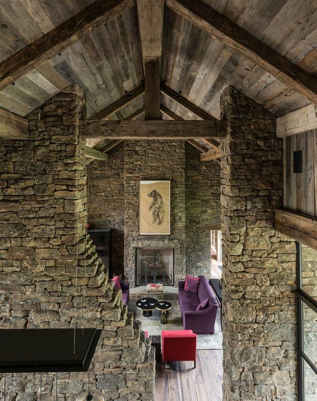 Як виглядає ідеальний дім для відпочинку на краю лісу (фото) - фото 355721