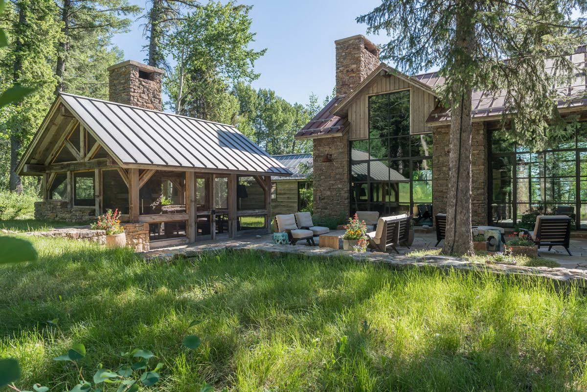 Як виглядає ідеальний дім для відпочинку на краю лісу (фото)