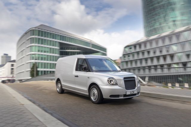 У Франкфурті показали футуристичний гібридний фургон з запасом ходу у 600 км - фото 355751