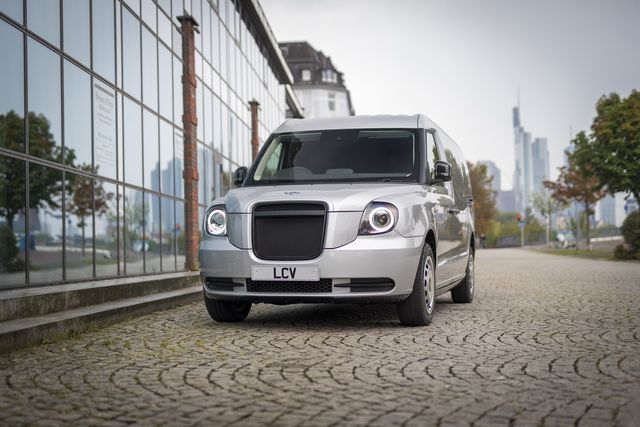 У Франкфурті показали футуристичний гібридний фургон з запасом ходу у 600 км - фото 355753