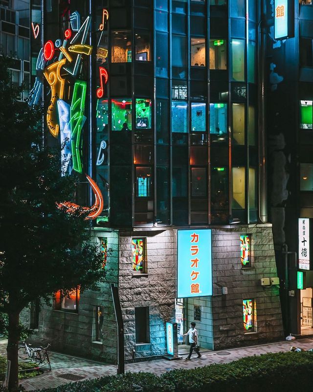 Прогулянка вулицями Токіо у яскравих фото - фото 355803