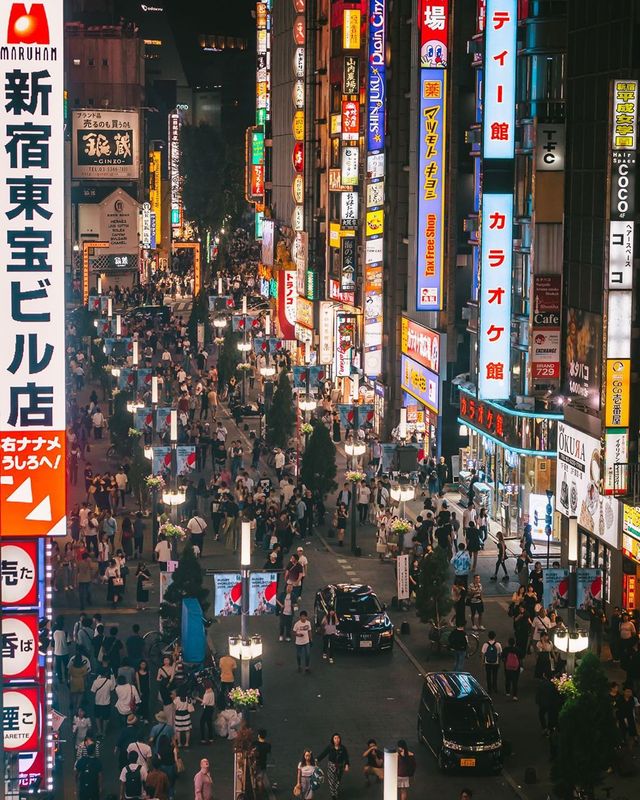 Прогулянка вулицями Токіо у яскравих фото - фото 355806