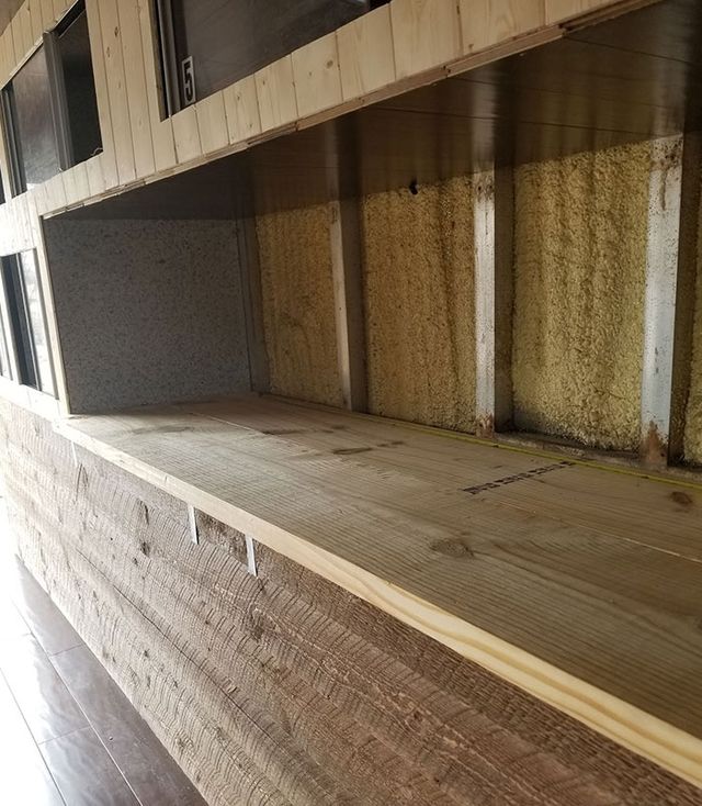 Хлопець перетворив старий автобус у дім мрії за 4 місяці (фото) - фото 355848