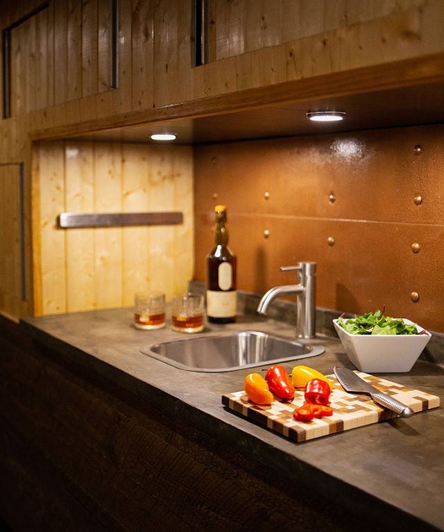 Хлопець перетворив старий автобус у дім мрії за 4 місяці (фото) - фото 355850