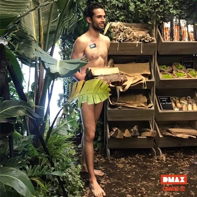 У Мілані з'явився магазин тільки з голими продавцями (18+) - фото 356068