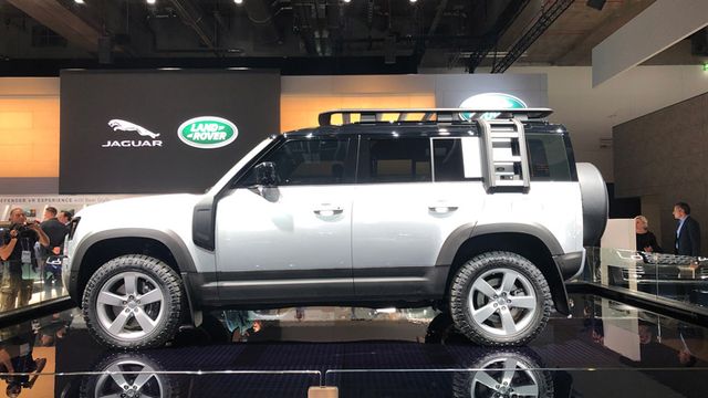 У мережі показали незвичайний кабріолет Land Rover Defender - фото 356077