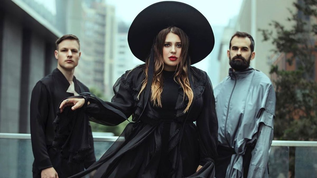 Солістка KAZKA шокувала мережу екстравагантним образом