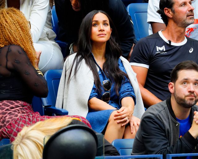 У мережі активно обговорюють стерті коліна Меган Маркл: фотофакт - фото 356390