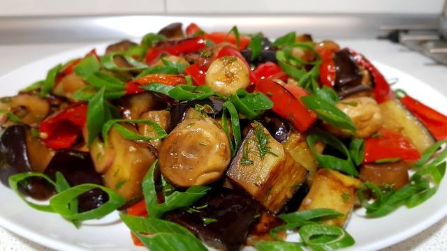 Баклажанне рагу з лісовими грибами - фото 356410