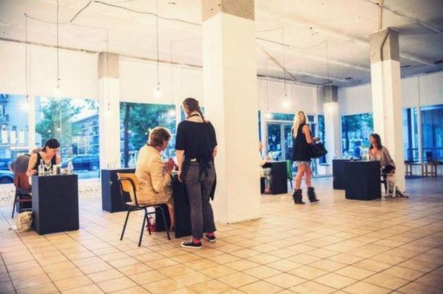 Так виглядає ресторан для любителів побути на самоті - фото 356519