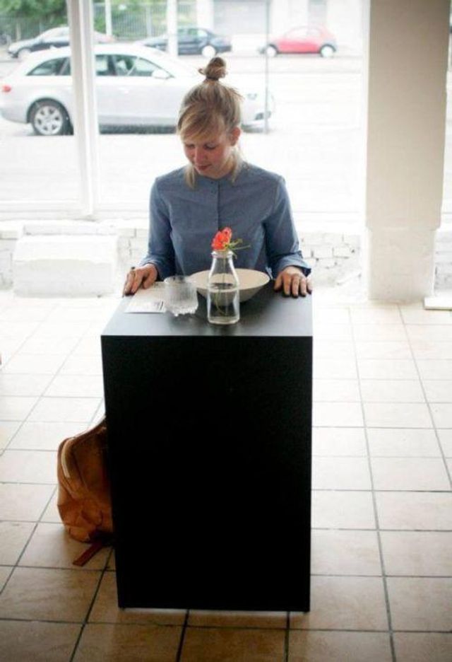 Так виглядає ресторан для любителів побути на самоті - фото 356520