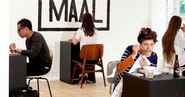 Так виглядає ресторан для любителів побути на самоті - фото 356521