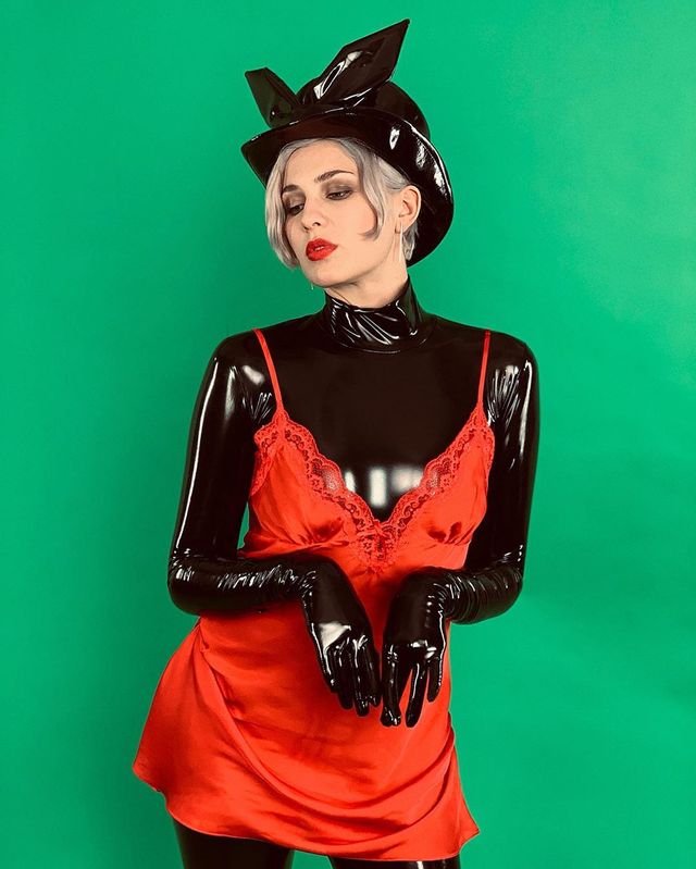 Латексне зайченя: епатажна MARUV в зухвалому образі викликала фурор в мережі - фото 356566