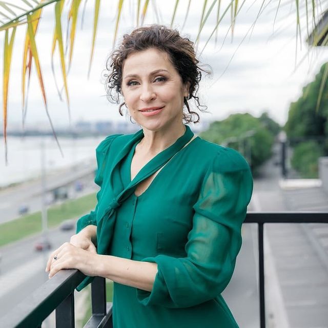 Надя Матвєєва зустрічатиме зірок на балконі - фото 356643