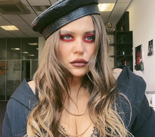 KAZKA обурила мережу своїм макіяжем - фото 356650