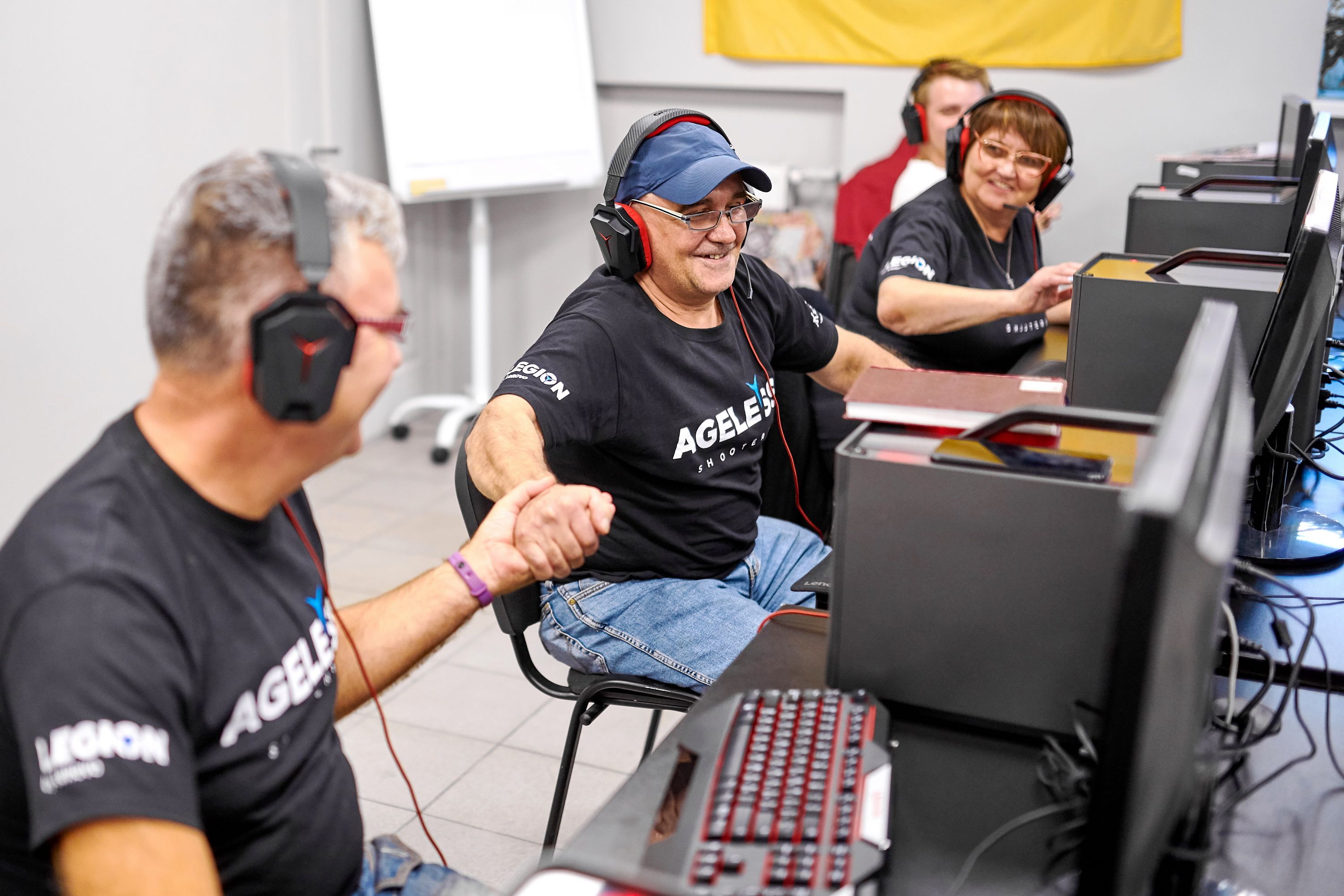 Кіберспортсмени з України здобули феєричну перемогу: середній вік команди – 59