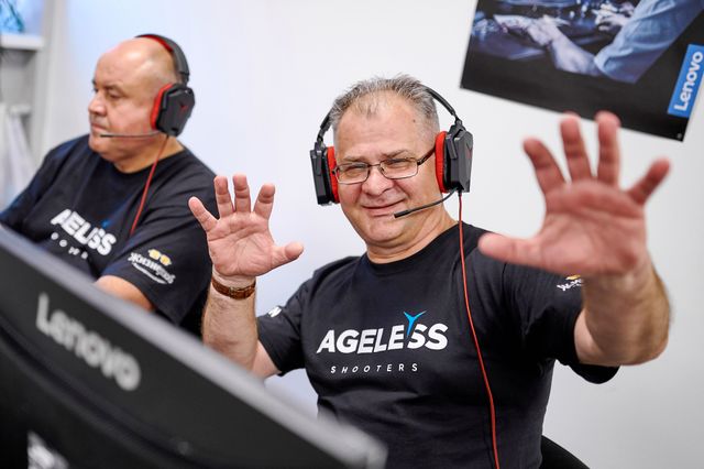 Кіберспортсмени з України здобули феєричну перемогу: середній вік команди – 59 - фото 356826