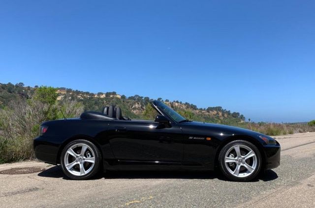 Honda S2000 майже без пробігу продають за ціною Porsche 911 - фото 356845