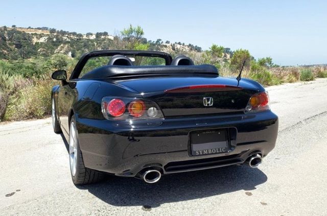 Honda S2000 майже без пробігу продають за ціною Porsche 911 - фото 356846