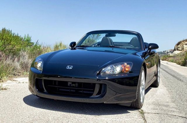 Honda S2000 майже без пробігу продають за ціною Porsche 911 - фото 356847