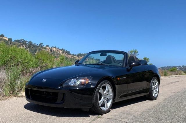 Honda S2000 майже без пробігу продають за ціною Porsche 911 - фото 356849