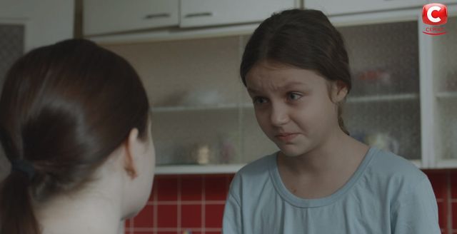 Олена прагне захистити дівчинку - фото 357139