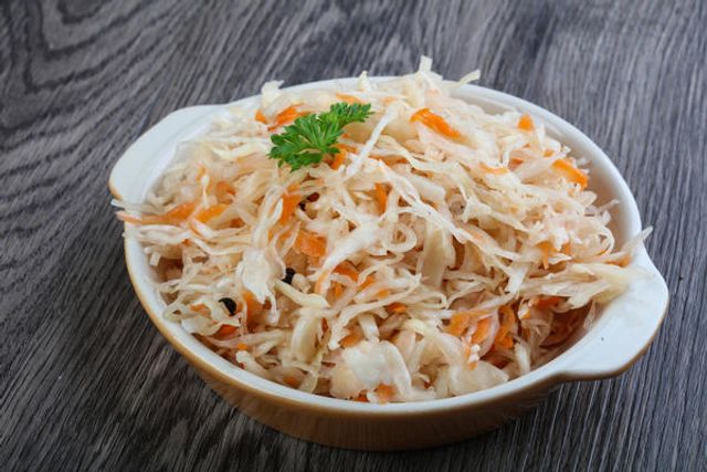 Квашена капуста на зиму: ТОП 7 швидких рецептів приготування вдома - фото 357246