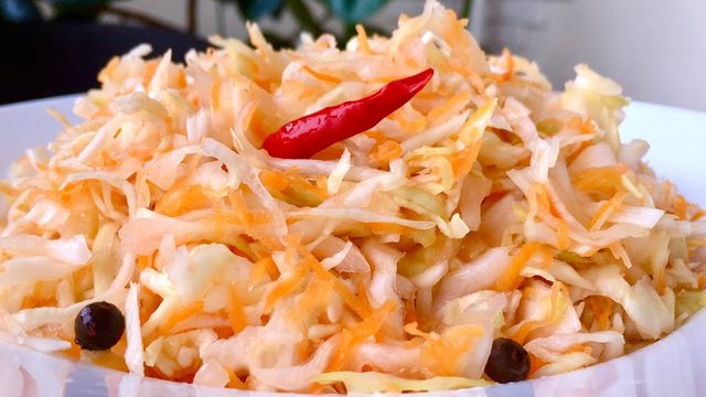 Квашена капуста на зиму: ТОП 7 швидких рецептів приготування вдома - фото 357249