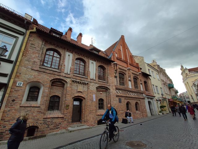 Машину вже купив? Затишний і доброзичливий Вільнюс, який треба побачити на власні очі - фото 357263