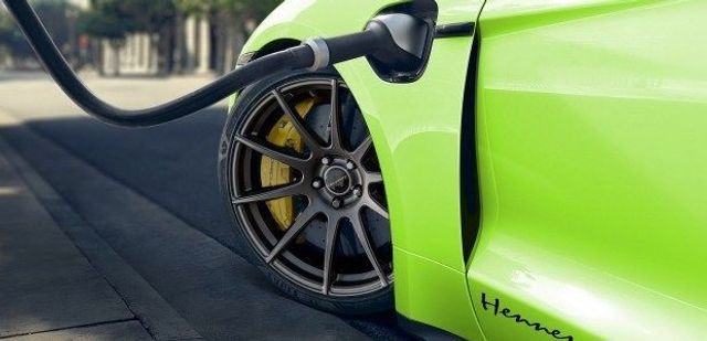 Дивіться, як виглядає агресивна версія Porsche Taycan - фото 357350