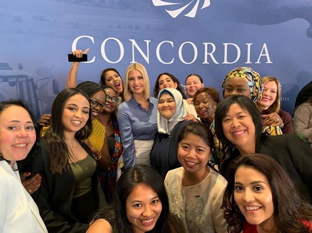 Показала груди: Іванка Трамп осоромилася в ООН - фото 357364