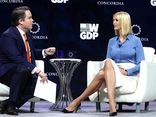 Показала груди: Іванка Трамп осоромилася в ООН - фото 357369