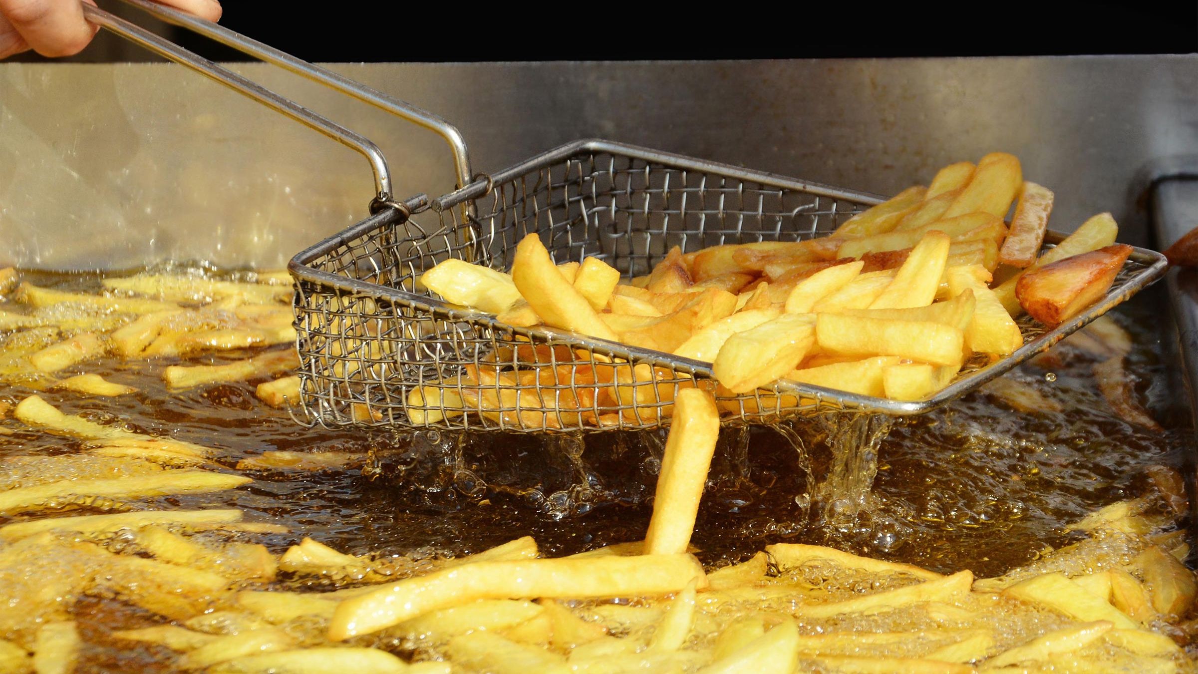 Лікарі не рекомендують смажити їжу на цій олії