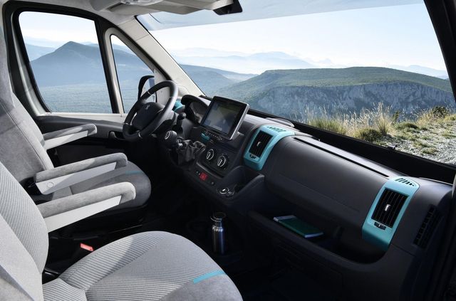 Peugeot Boxer перетворили на позашляховий будинок на колесах - фото 357498