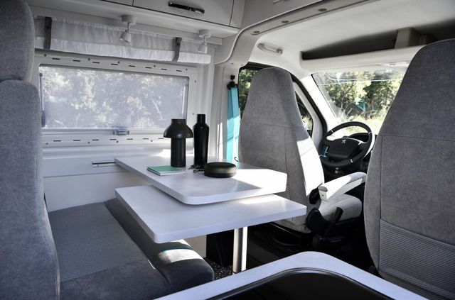 Peugeot Boxer перетворили на позашляховий будинок на колесах - фото 357500