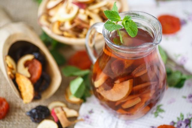 Компот з яблук на зиму: 7 рецептів, як закрити смачний яблучний напій - фото 357550