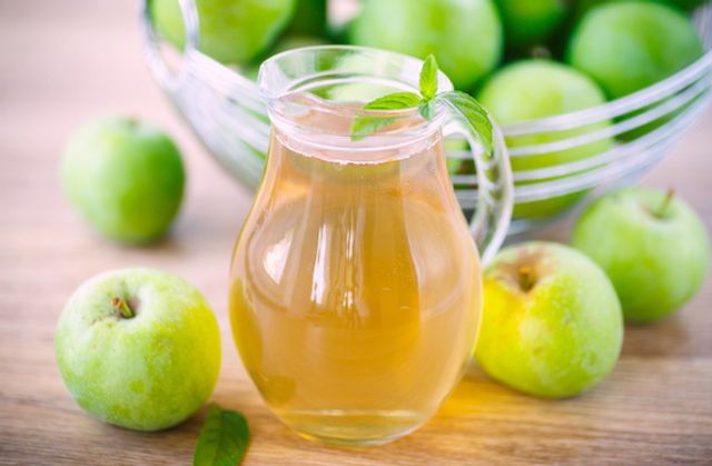 Компот з яблук на зиму: 7 рецептів, як закрити смачний яблучний напій - фото 357555