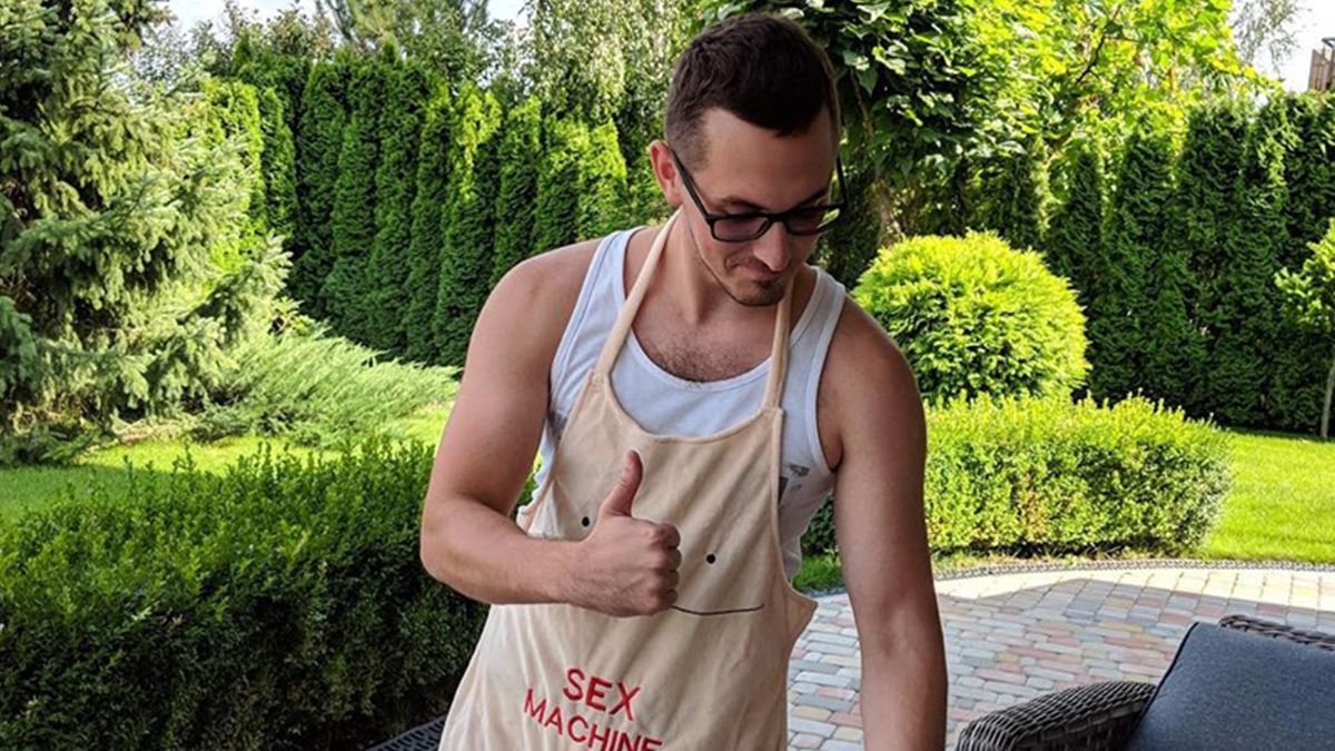 Вульгарне фото сина помічника Зеленського шокувало мережу (18+)