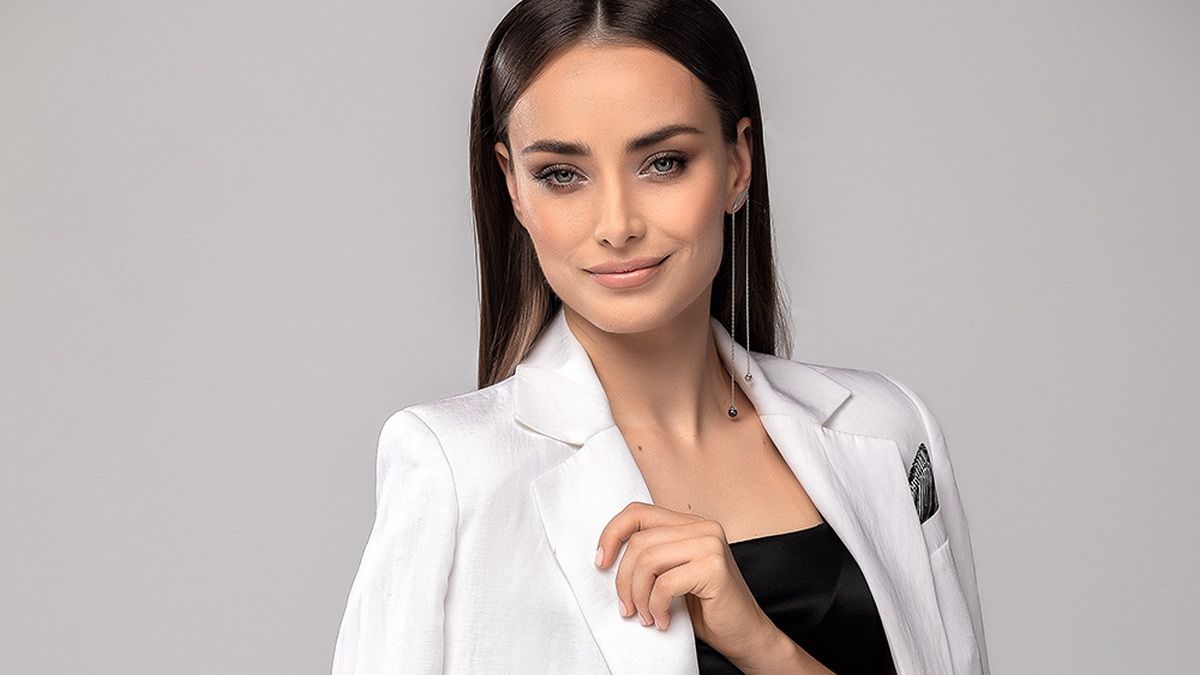 Зваблива зірка Кріпосної прикрасила обкладинку глянцю